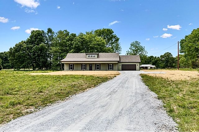 132 Whitaker Road, Shelbyville, TN 37160