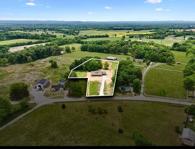 132 Whitaker Road, Shelbyville, TN 37160