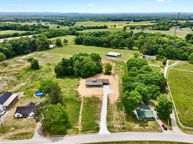132 Whitaker Road, Shelbyville, TN 37160