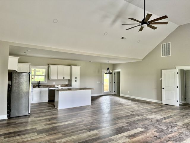 132 Whitaker Road, Shelbyville, TN 37160