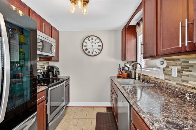 557 Meadowbrook Drive, Lewiston, NY 14092