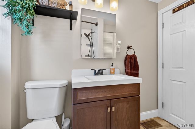 557 Meadowbrook Drive, Lewiston, NY 14092