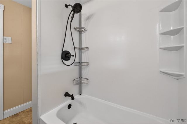 557 Meadowbrook Drive, Lewiston, NY 14092