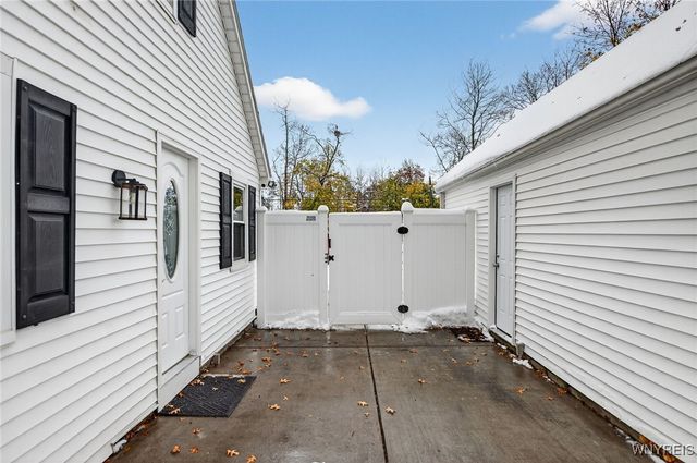 557 Meadowbrook Drive, Lewiston, NY 14092