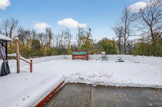 557 Meadowbrook Drive, Lewiston, NY 14092