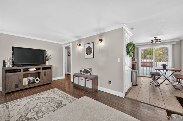 557 Meadowbrook Drive, Lewiston, NY 14092