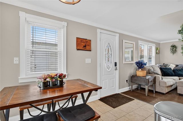 557 Meadowbrook Drive, Lewiston, NY 14092