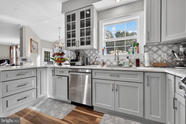 5969 TAPESTRY DR, Woodbridge, VA 22193