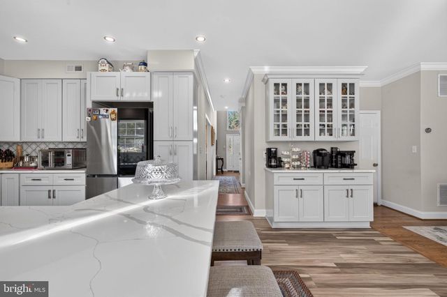 5969 TAPESTRY DR, Woodbridge, VA 22193