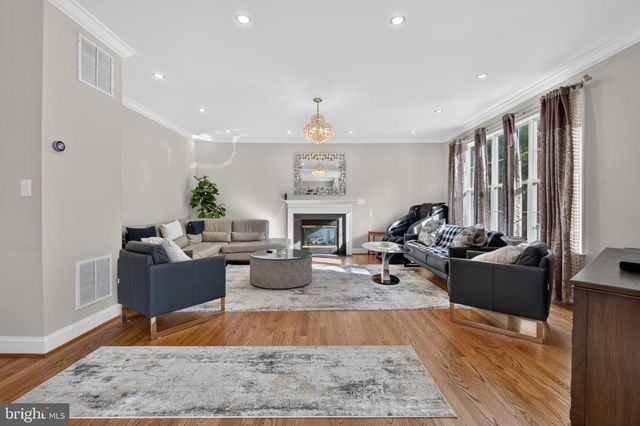 5969 TAPESTRY DR, Woodbridge, VA 22193