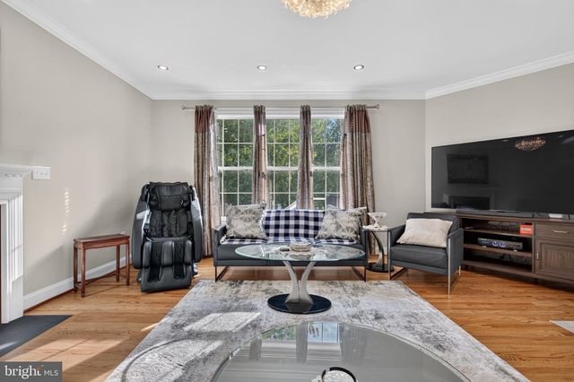 5969 TAPESTRY DR, Woodbridge, VA 22193