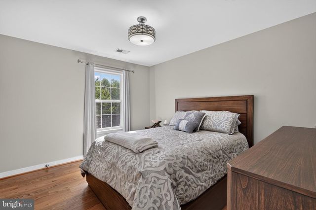 5969 TAPESTRY DR, Woodbridge, VA 22193