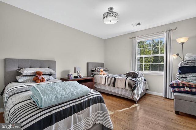 5969 TAPESTRY DR, Woodbridge, VA 22193
