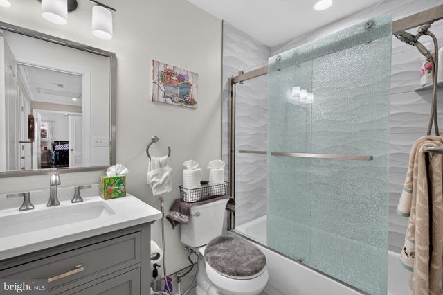 5969 TAPESTRY DR, Woodbridge, VA 22193