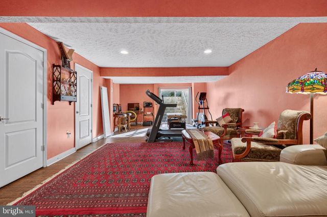 5969 TAPESTRY DR, Woodbridge, VA 22193
