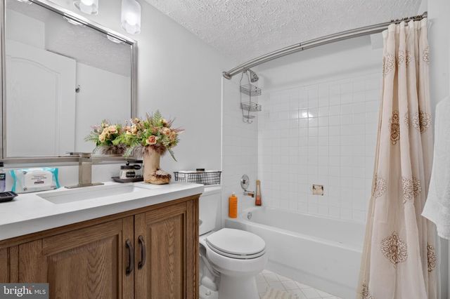 5969 TAPESTRY DR, Woodbridge, VA 22193