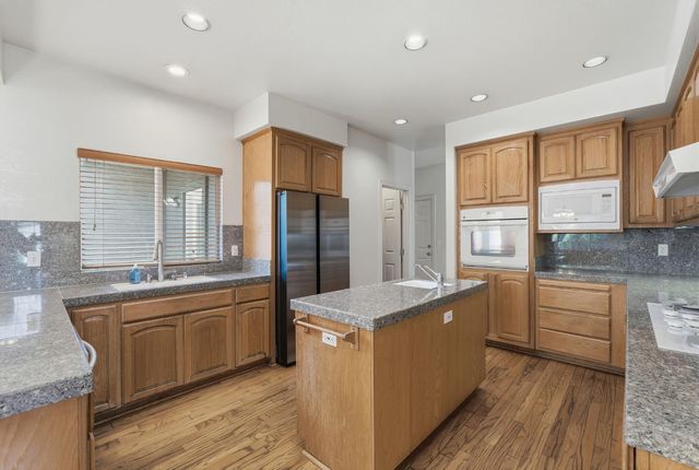 8818 Barrister Ln, Fair Oaks, CA 95628