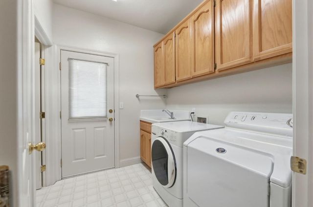 8818 Barrister Ln, Fair Oaks, CA 95628