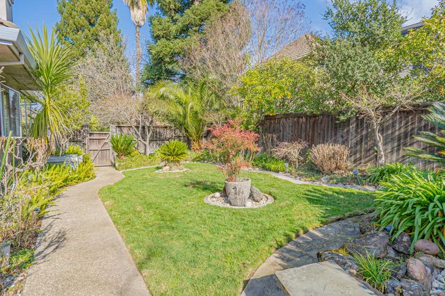 8818 Barrister Ln, Fair Oaks, CA 95628