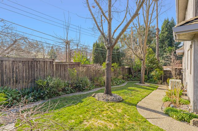 8818 Barrister Ln, Fair Oaks, CA 95628