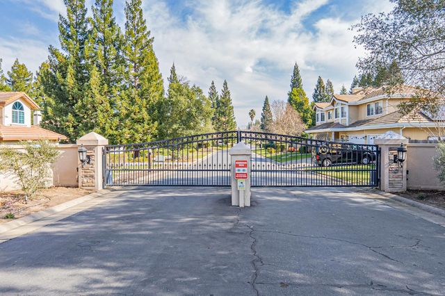 8818 Barrister Ln, Fair Oaks, CA 95628