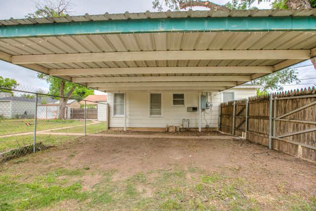 1921 W Avenue J, San Angelo, TX 76901