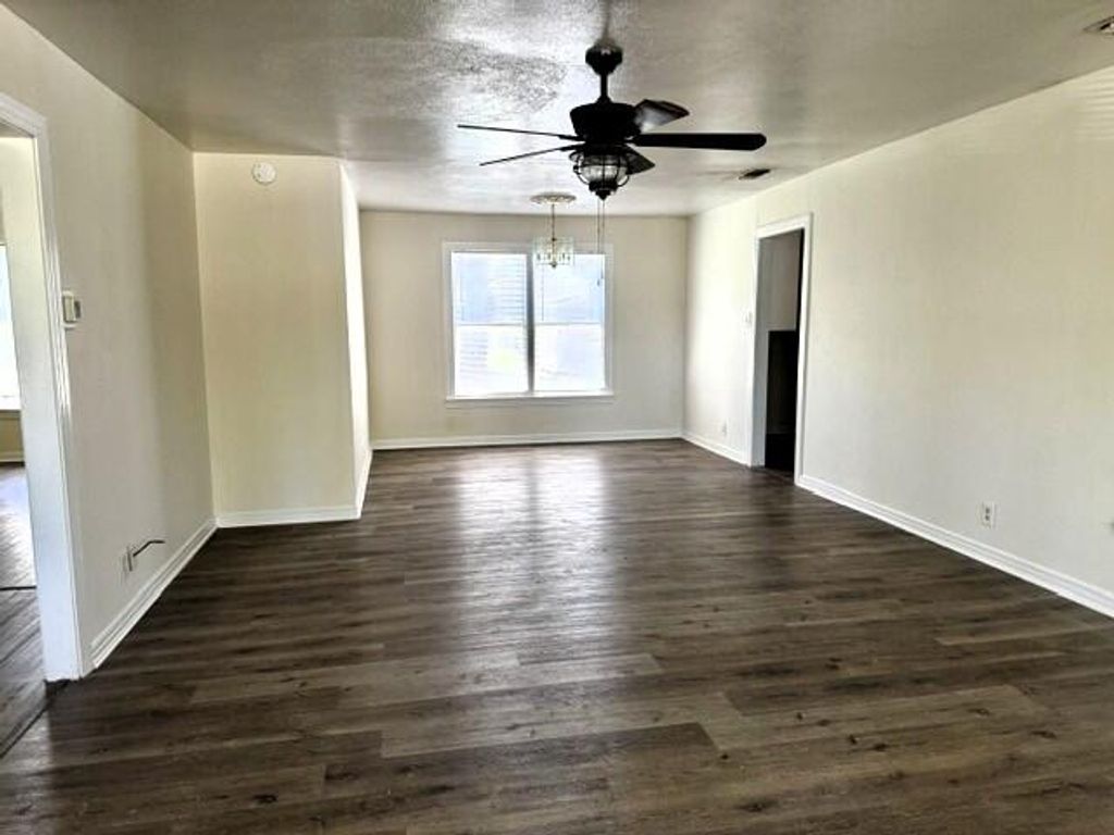 Image 2 of property listing at 1921 W Avenue J, San Angelo, TX 76901
