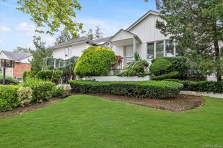 895 Cherrry Lane, North Woodmere, NY 11581