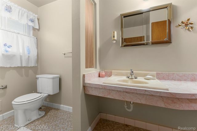 1182 S Venoy Road, Westland, MI 48186