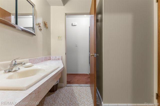 1182 S Venoy Road, Westland, MI 48186