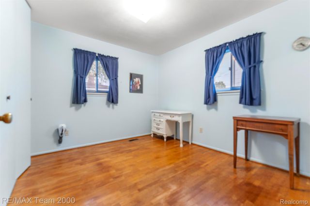 1182 S Venoy Road, Westland, MI 48186