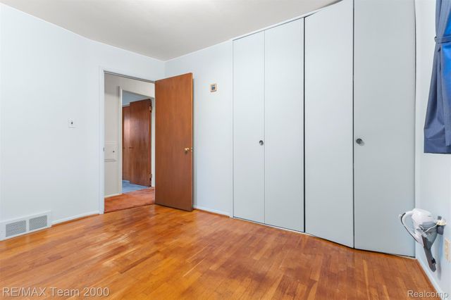 1182 S Venoy Road, Westland, MI 48186