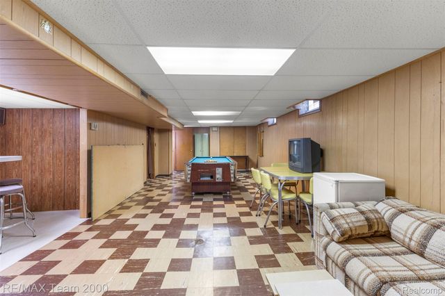 1182 S Venoy Road, Westland, MI 48186