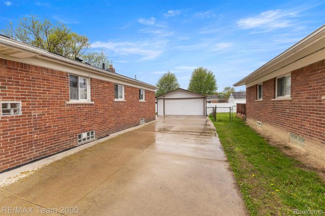 1182 S Venoy Road, Westland, MI 48186