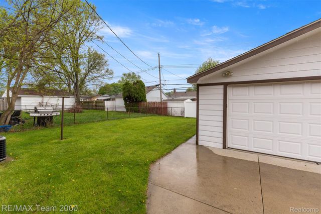 1182 S Venoy Road, Westland, MI 48186