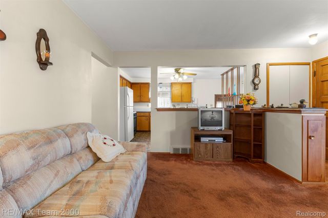 1182 S Venoy Road, Westland, MI 48186