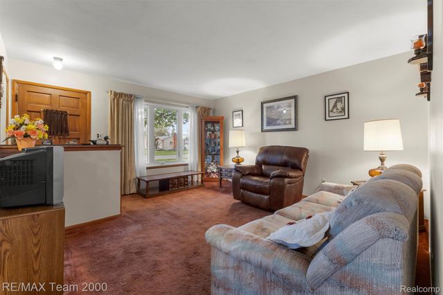 1182 S Venoy Road, Westland, MI 48186