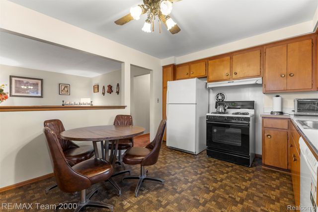 1182 S Venoy Road, Westland, MI 48186