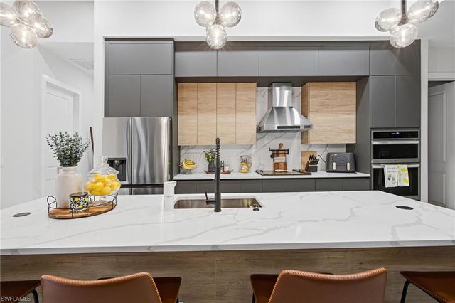 423 SW 19th AVE, Cape Coral, FL 33991