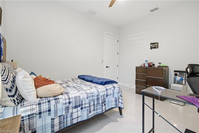 423 SW 19th AVE, Cape Coral, FL 33991