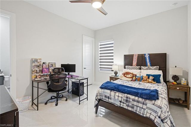 423 SW 19th AVE, Cape Coral, FL 33991