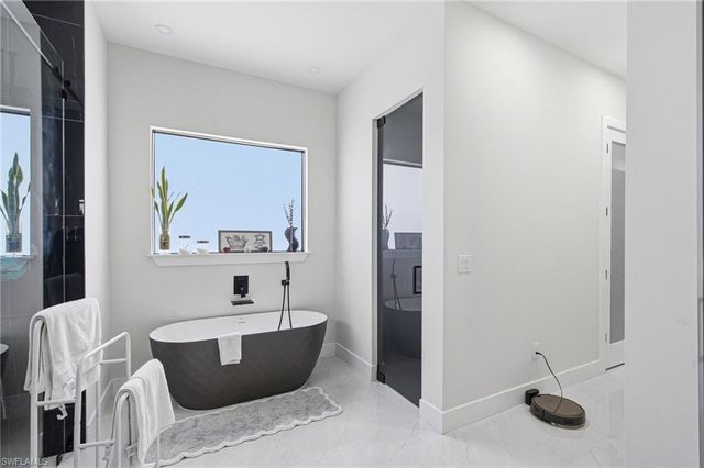 423 SW 19th AVE, Cape Coral, FL 33991