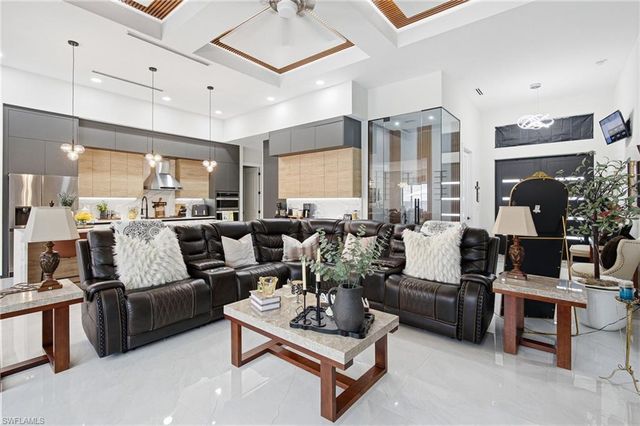 423 SW 19th AVE, Cape Coral, FL 33991