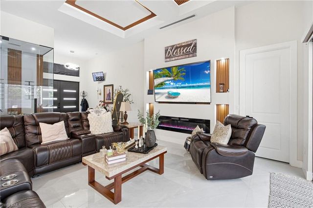 423 SW 19th AVE, Cape Coral, FL 33991