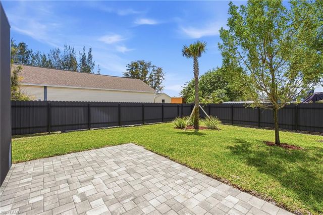 423 SW 19th AVE, Cape Coral, FL 33991