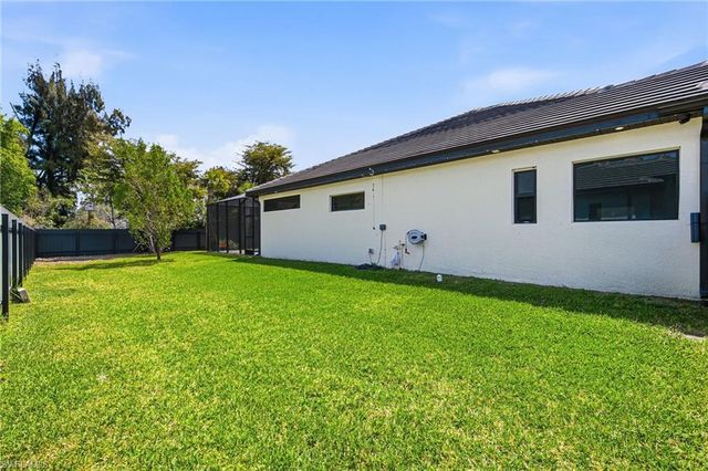 423 SW 19th AVE, Cape Coral, FL 33991
