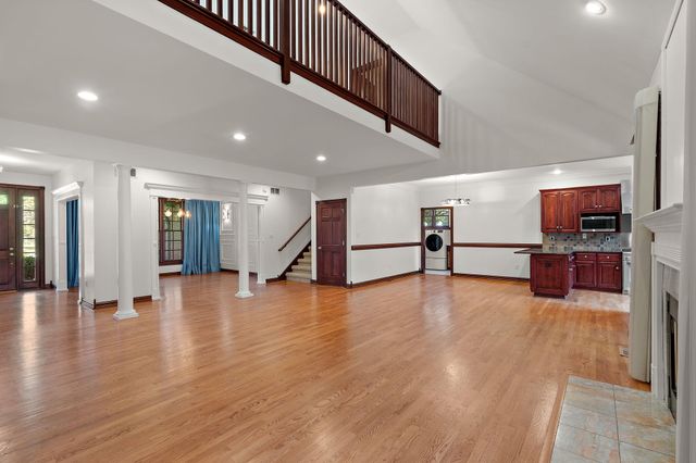 1624 Timberwood Lane, Munster, IN 46321