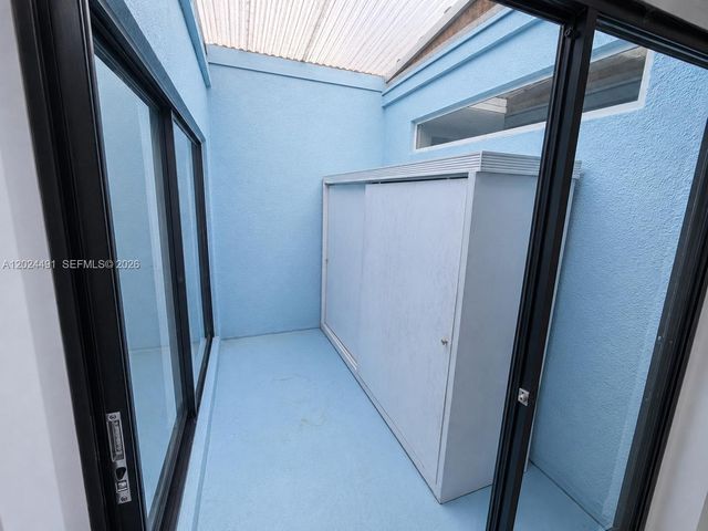 10343 Greenhouse Rd, Pembroke Pines, FL 33026
