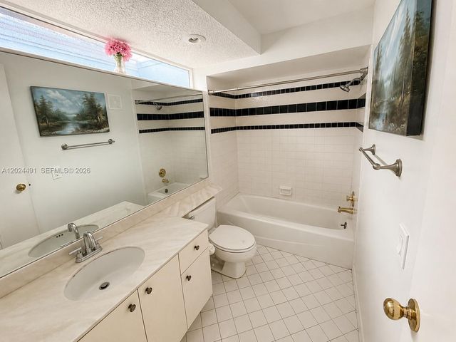 10343 Greenhouse Rd, Pembroke Pines, FL 33026