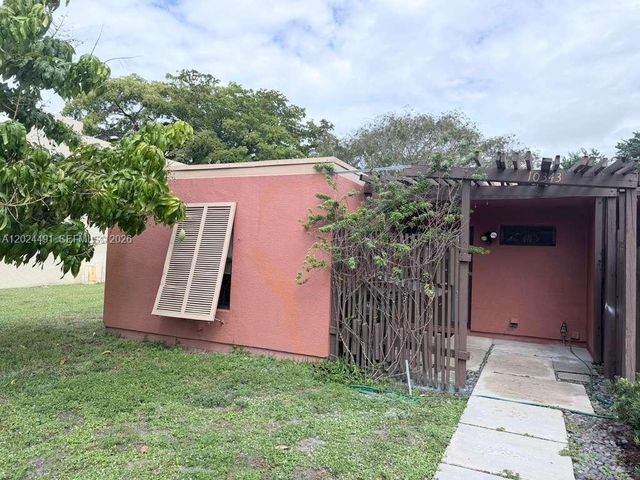 10343 Greenhouse Rd, Pembroke Pines, FL 33026